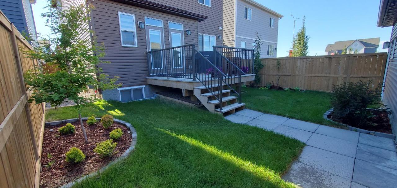 Delightful 1-Bedroom Private Suite In A New Home YYC Exterior foto
